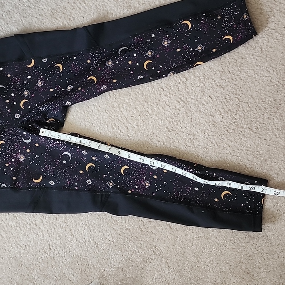 Torrid Active Capri - image 8